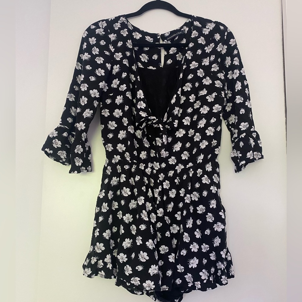Abercrombie & Fitch Floral Keyhole Romper